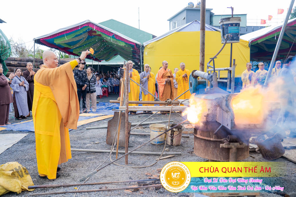 Hình Ảnh Đúc Đại Hồng Chuông Tại Khu Tâm Linh Đà Sơn - Đà Nẵng Ngày 17/12/2023